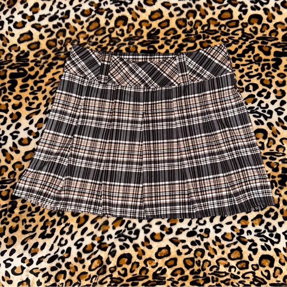 Preppy Black and Tan Plaid Pleated Mini Skirt